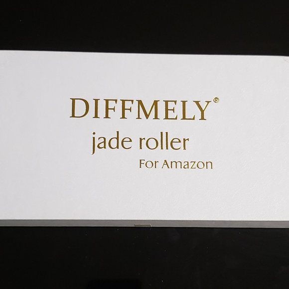 NEW Exfoliating Jade Roller - Picture 7 of 7